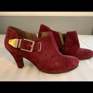 Aerosoles Maroon Ankle Booties w/ Buckle Size 8.5M